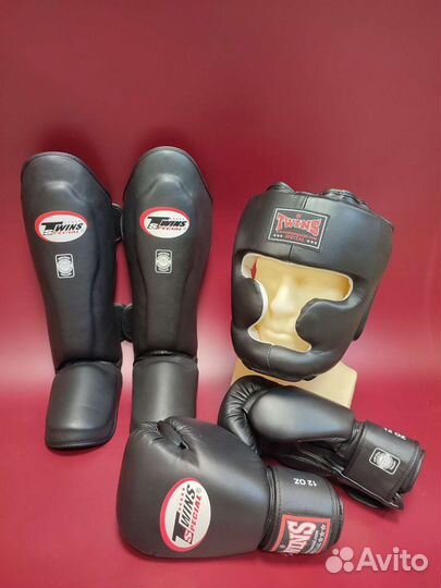 Боксерские перчатки инвентарь шлема бандажи