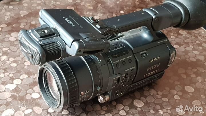 Продаю большую видеокамеру Sony HDR-FX1E
