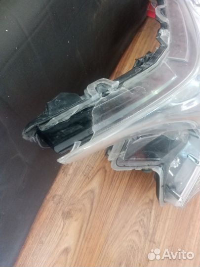 Продам правую фару