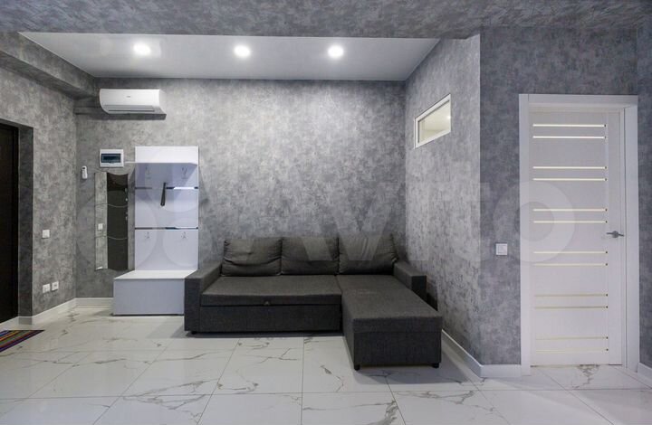 2-к. квартира, 40 м², 1/10 эт.