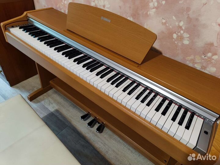 Цифровое пианино Yamaha arius YDP-131