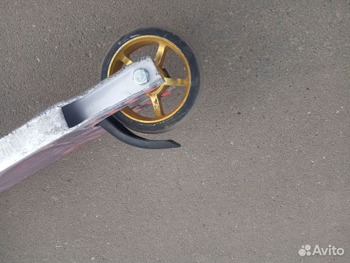 Трюковой самокат кастом в парк