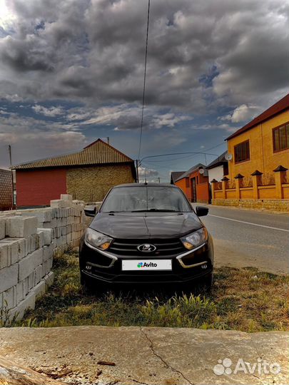 LADA Granta 1.6 МТ, 2018, битый, 125 000 км