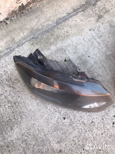 Передние фары на Фольксваген Поло седан