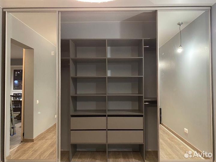 Распашной шкаф