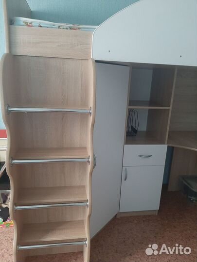 Детская кровать горка с письменным столом и шкафом