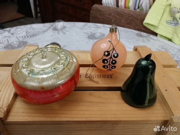 Елочные игрушки и принадлежности