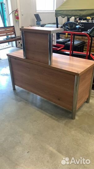 Кассовый бокс, прилавок, место кассира