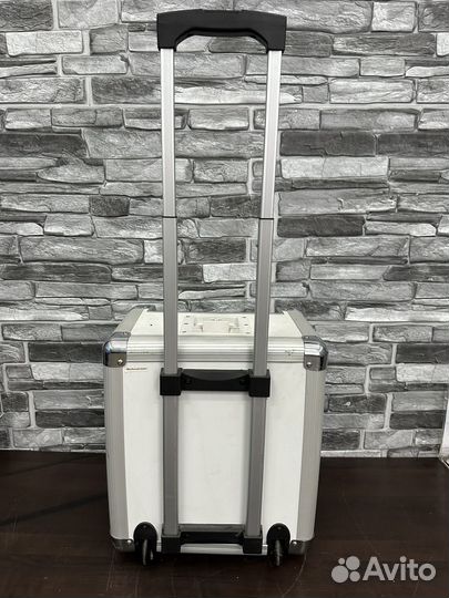 Гитарный комбоусилитель с аккумулятором