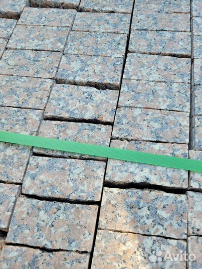 Гранитная брусчатка пилено-колотая