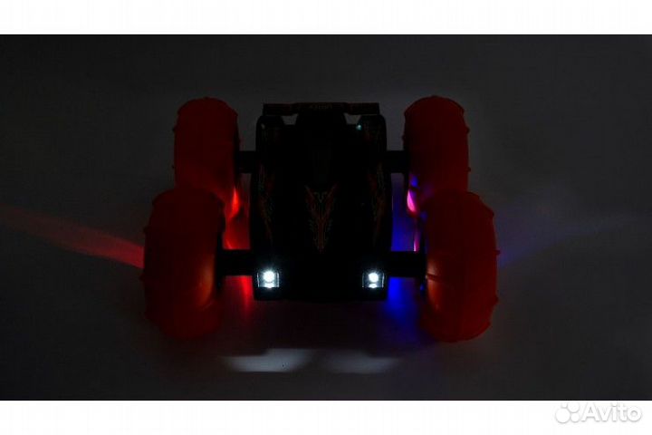 Машинка перевертыш с надувными колесами на радиоуп