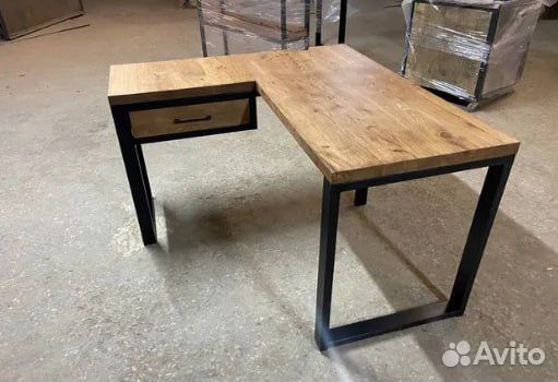 Рабочий стол с полками бук