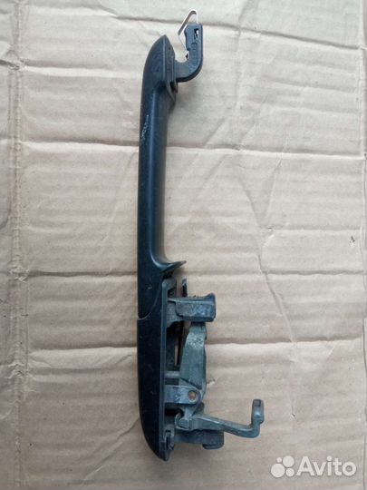 Volkswagen Passat B4 задняя левая ручка двери