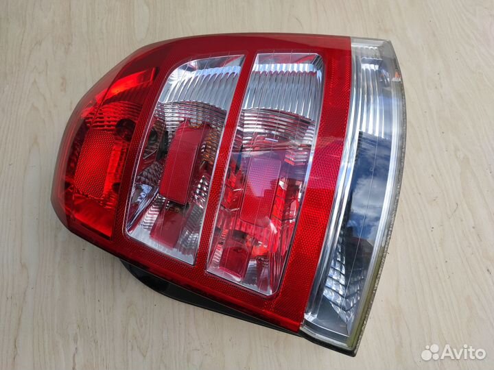Фонарь задний правый на Opel Zafira B Рестайлинг