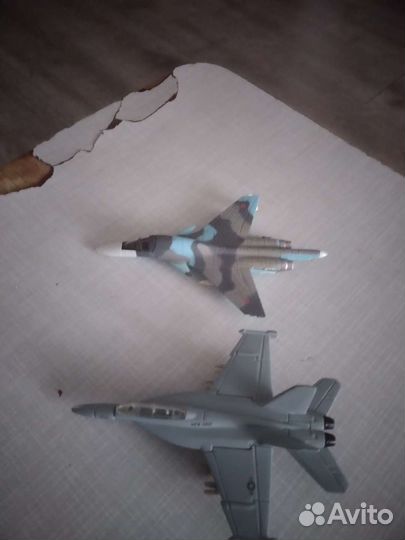 Коллекция игрушек из киндера и2 модели самолётов