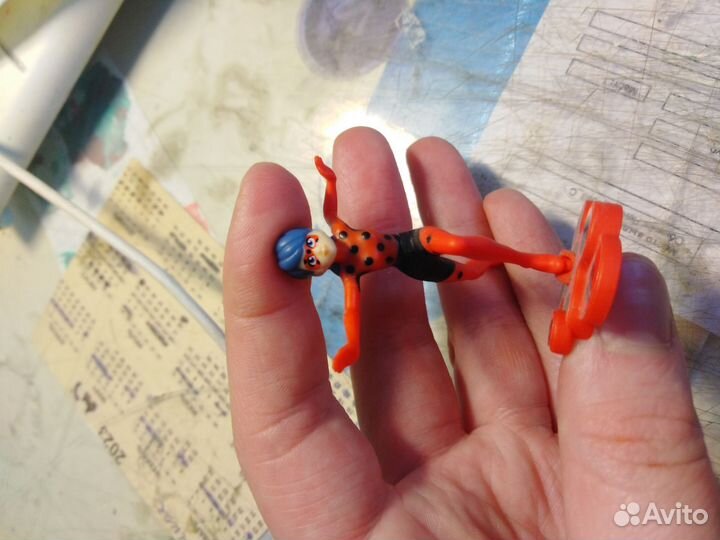 Фигурки леди баг киндер