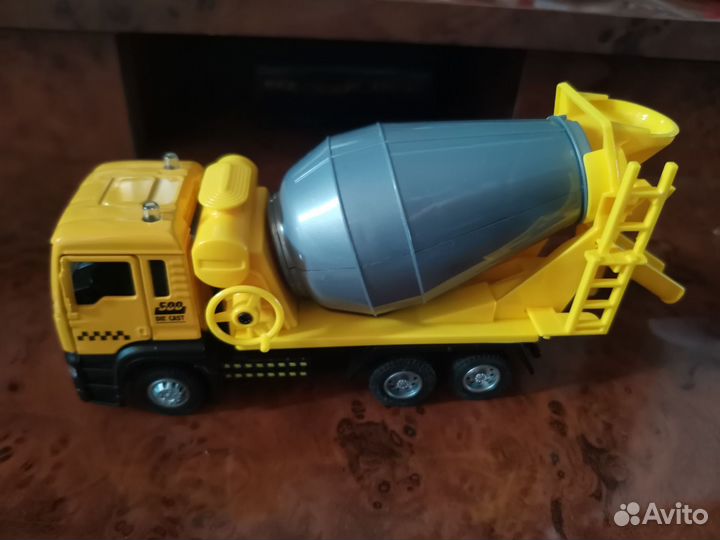 Машинка бетономешалка