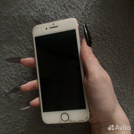 Телефон iPhone 7