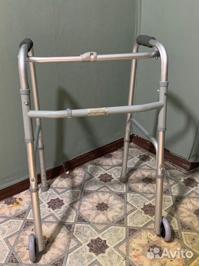 Ходунки для взрослых на колесах