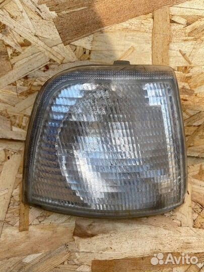 Указатель поворота правый белый Audi 80