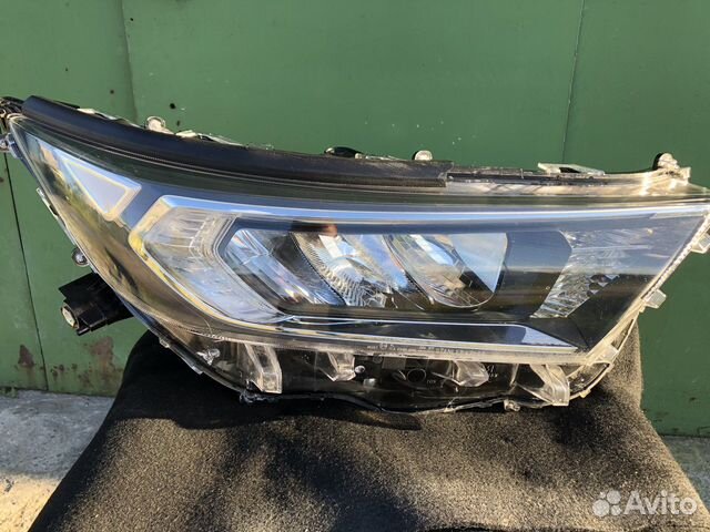 Фара правая Toyota RAV4 XA50 2019-2022