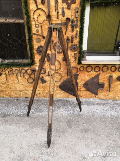 Тринога для нивелира коллекционная