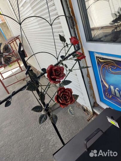 Роза кованая