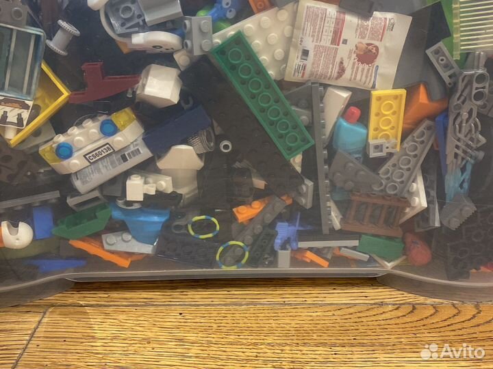 Коробка с лего