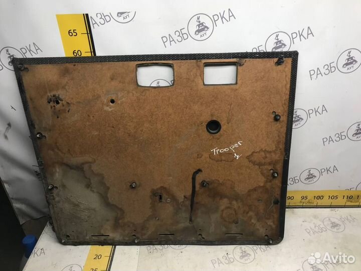 Обивка двери передняя Isuzu Trooper 1 1994