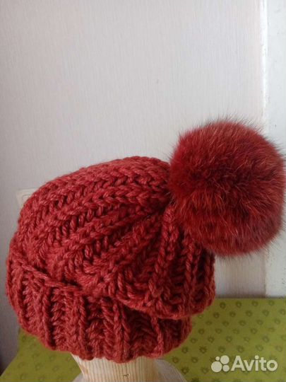 Шапка вязаная с помпоном