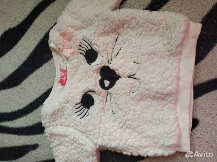 Свитер и джинсы