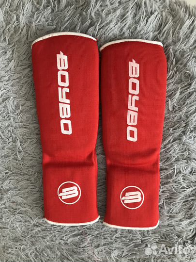 Боксерские перчатки, щитки,шлем для тайского бокса