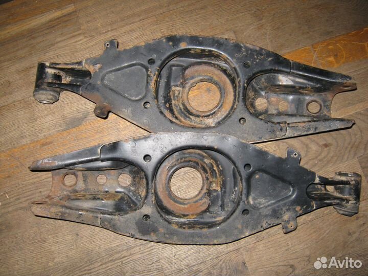 Задний нижний рычаг Мерседес 124.201 202 210 203