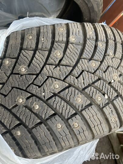 Pirelli Ice Zero 2 245/40 R20 и 275/35 R20