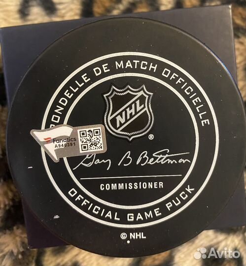 Официальные шайбы с автографами игроков нхл