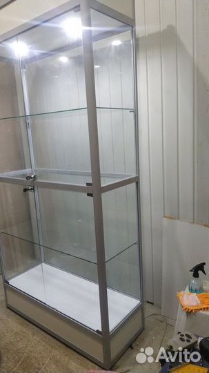 Шкаф стеклянный