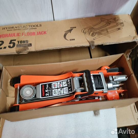Домкрат подкатной 2.5т