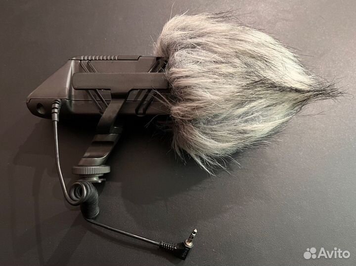 Накамерный микрофон Rode SVM