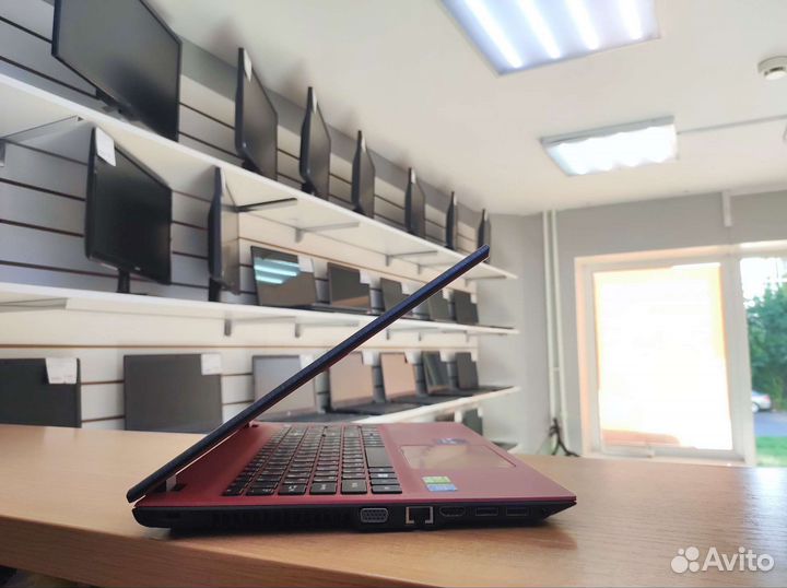 Быстрый Acer 4 ядра/920M/4 озу/ssd/500 HDD