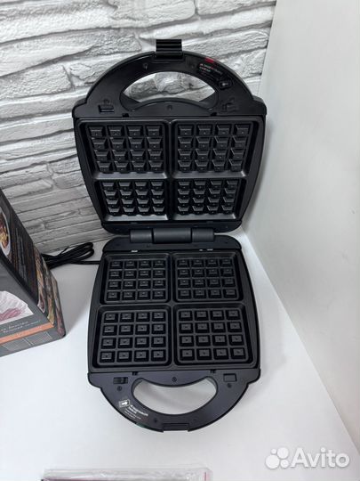 Вафельница Redmond новая