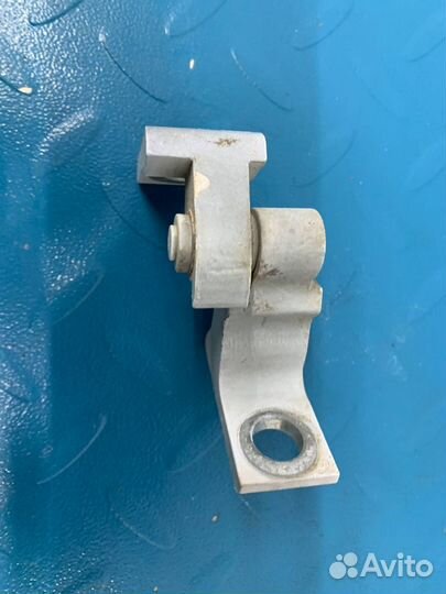 Б/У петля двери передний левый Volkswagen Polo 612