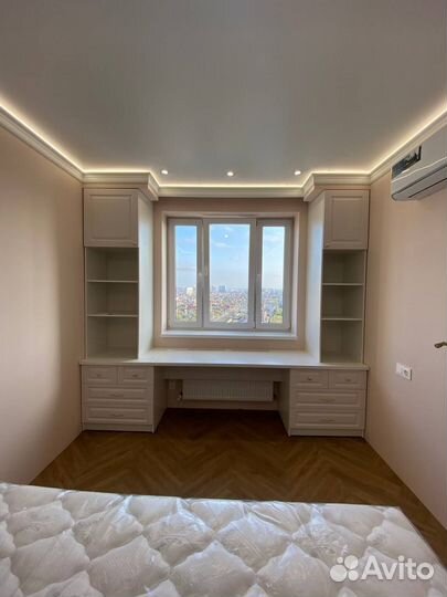 Компьютерный стол со стеллажом