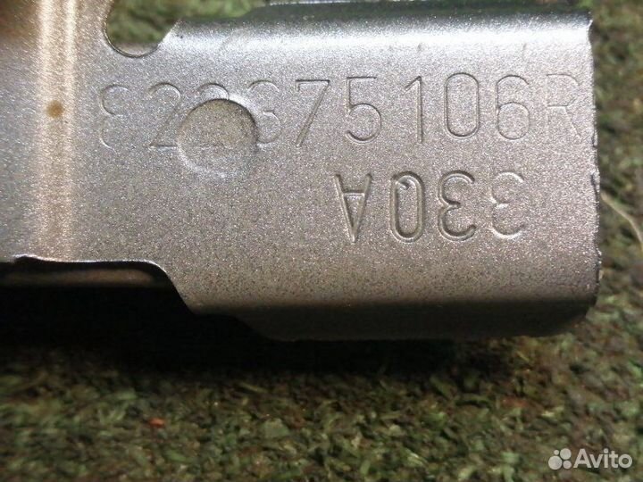 Направляющая стекла задняя правая Nissan Terrano