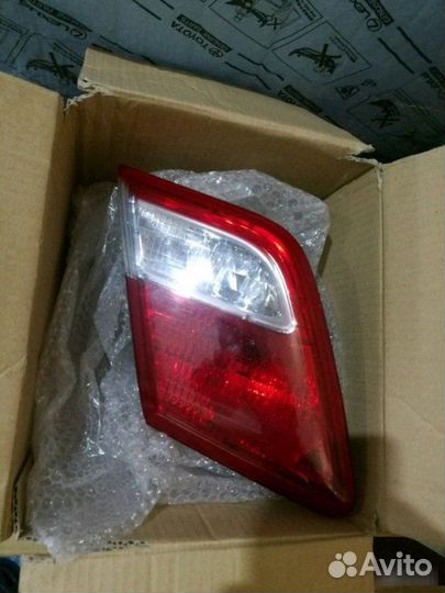 Фонарь багажника левый Toyota Camry 40