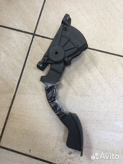 Педаль газа Ford Focus 2