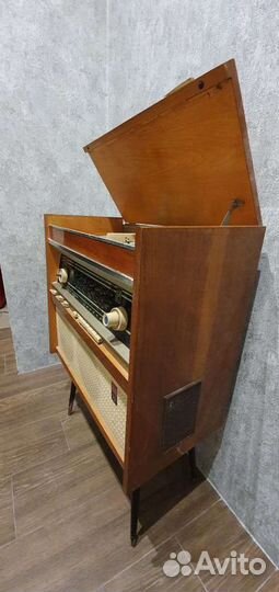 Раритетный проигрыватель пластинок