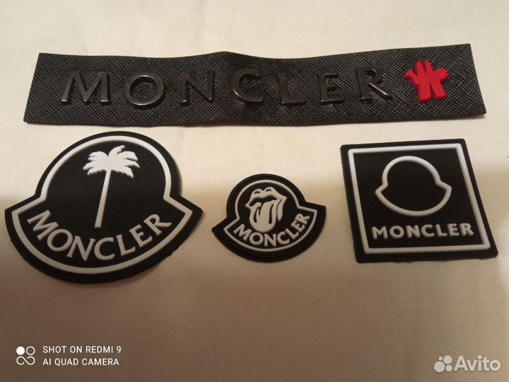 Нашивки и кнопки на одежду