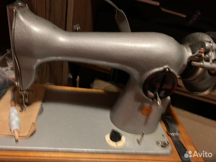 Электрическая швейная машина