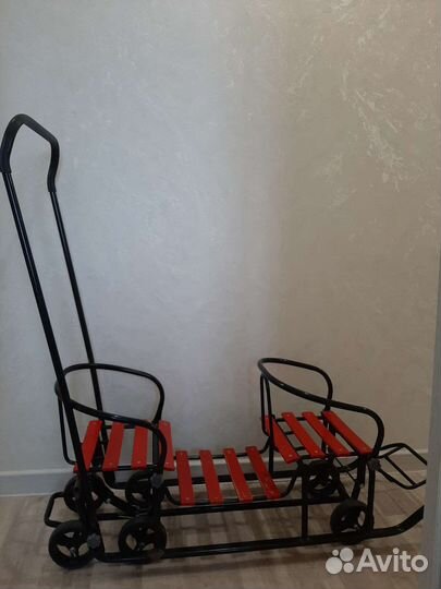 Санки для двойни, погодок