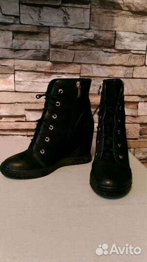 Ботильоны,на скрытой танкетке